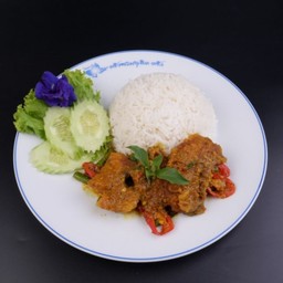 ข้าวพริกแกงปลากะพงทอด