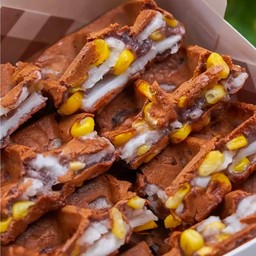 B004.วาฟเฟิลบ้าบิ่น ข้าวโพด