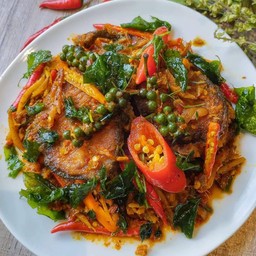 ข้าวผัดเผ็ดปลาดุก