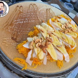 ฝอยทอง กล้วย มะพร้าวอ่อน เม็ดมะม่วง