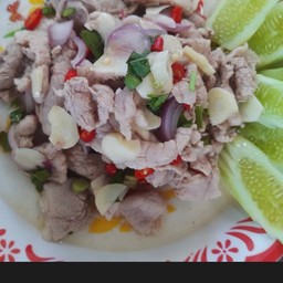 ยำหมูมะนาวรสแซ่บ