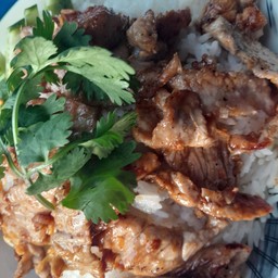 ข้าวหมูกระเทียม