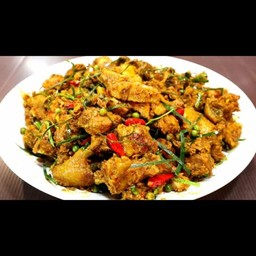 ข้าวคั่วกลิ้งไก่สับใบรา+ไข่ดาว