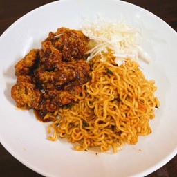 [เหลือ1กล่อง] มาม่ารสฮ็อตโคเรียน ไก่กรอบคลุกซอส