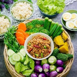 น้ำพริกผัดตะไคร้ใส่หมู+ผักสด