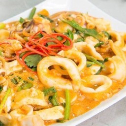 ปลาหมึกผัดไข่เค็ม(ราดข้าว)