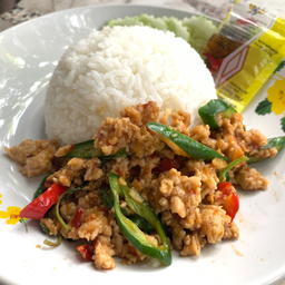 กะเพราหมูสับราดข้าวจับคู่น้ำอิตาเลียนโซดา