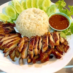 ข้าวหน้าไก่ย่างน้ำจิ้มแซ่บๆ