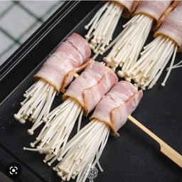 เบคอนพันเห็ดเข็มทอง