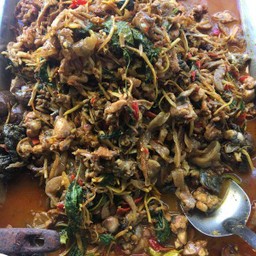 ผัดเผ็ดกบ