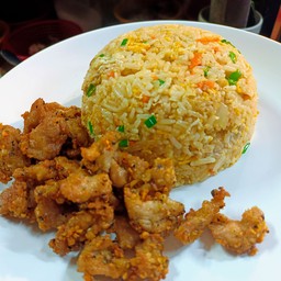 ข้าวผัดหมูทอดกระเทียม