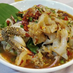 ยำยำฟิวชั่นbyครัวตองAAA (หยุดทุกวันพุธ) หมู่บ้านพระปิ่น 5 ปากซอย9