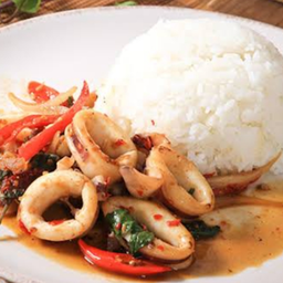 ข้าวกะเพราปลาหมึก