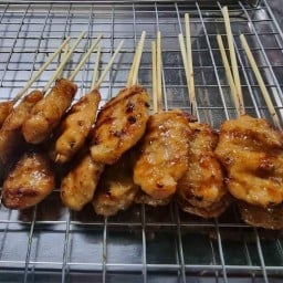 หมูปิ้ง ไก่ย่าง ลูกชิ้นทอด โค้งซิ่ง