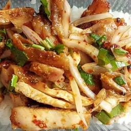 ข้าวยำไก่ย่าง