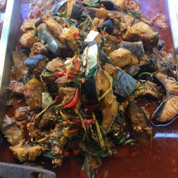 ผัดเผ็ดปลาสวาย