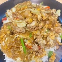 ผัดวุ้นเส้นราดข้าว