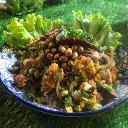 หมีขายยำ ตลาดจิตรวรรณ