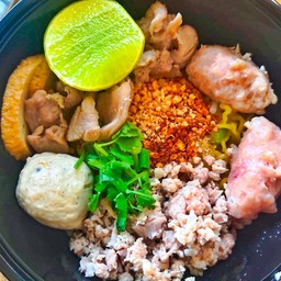 ก๋วยเตี๋ยวหมู แห้งยำ