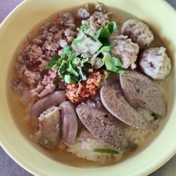 ข้าวต้มหมูทรงเครื่อง