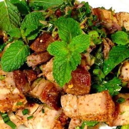 ลาบหมูกรอบ