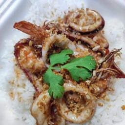 ทะเลทอดกระเทียม เป็นกับ