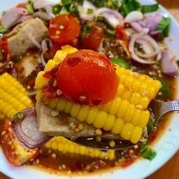 ยำข้าวโพดหมูยอไข่แดง