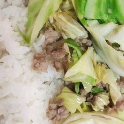 ข้าวผัดกะหล่ำปลีหมูสับ