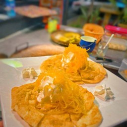 ร้านน้ำชาเดชา โรตีชาชัก สมุย ปลายแหลม