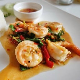 ข้าวราดกระเพรากุ้ง