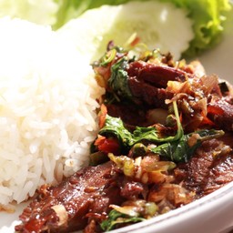 ข้าวกะเพราคั่วโบราณเนื้อตุ๋น