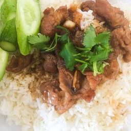 ข้าวหมูกระเทียม