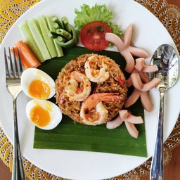 ข้าวผัดน้ำพริกเผากุ้งสดไข่ต้ม
