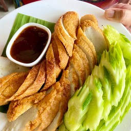 ปลาเส้นทอด+น้ำจิ้มมะขาม+ผัก (1 เส้น)