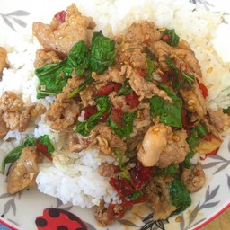 กระเพราหมูชิ้น