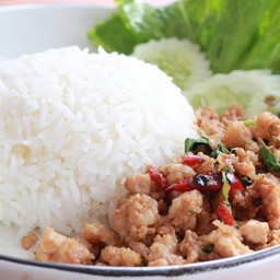 ข้าวกะเพราคั่วโบราณไก่