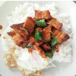 ข้าวพริกแกงหมูกรอบ