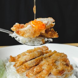 ข้าวมันไก่ทอด พิเศษ