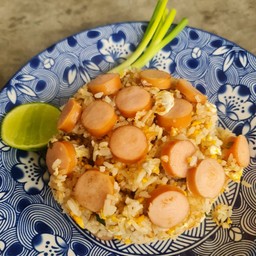 ข้าวผัดไส้กรอก