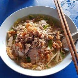 ก๋วยเตี๋ยวนำชัย กาดก้อม -
