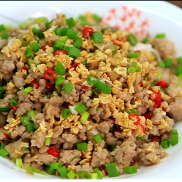 หมูสับคั่วพริกเกลือราดข้าว