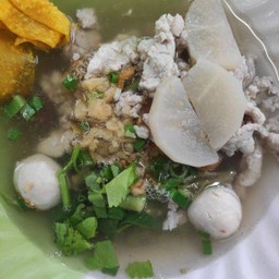 ก๋วยเตี้ยวน้ำต้มยำขลุกขลิก
