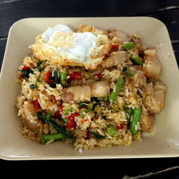 ข้าวผัดกะเพราเรือนจำสามชั้น