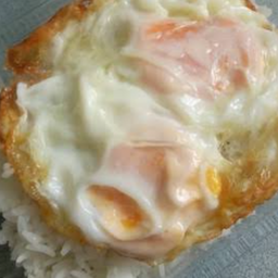 ไข่ดาวราดข้าว (ไข่ 2 ฟอง)