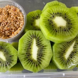 กีวี่เปรี้ยว หั่นพร้อมทาน