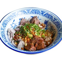 TSG2 ข้าวต้มแห้งเนื้อตุ๋น เนื้อสด เอ็นตุ๋น ตับ RICE TOPPED WITH BRAISED SHANK, SLICED BEEF, TENDON AND LIVER
