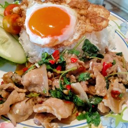 ข้าวกะเพราสามชั้นย่าง