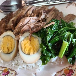 ข้าวมันไก่ข้าวขาหมูน้องพลอยหน้าแม็คโคร