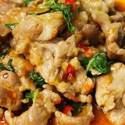 กระเพราหมูชิ้น(กับข้าว)