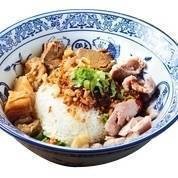 TSG1 ข้าวต้มแห้งเนื้อตุ๋น เนื้อสด เอ็นตุ๋น RICE TOPPED WITH BRAISED SHANK, SLICED BEEF  AND TENDON